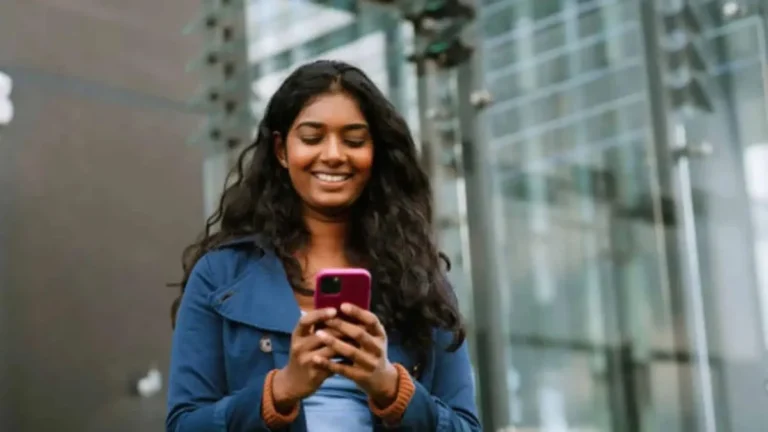 Smartphone Privacy: Don’t ignore this ‘green dot’ on your phone screen, change these settings immediately.