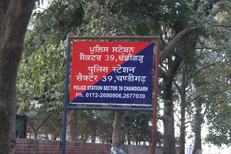 Chandigarh News: नाबालिग के हाथ में लगी गोली, पहले फायरिंग की झूठी कहानी बताई, बाद में खुद से गोली चलने की बात स्वीकारी