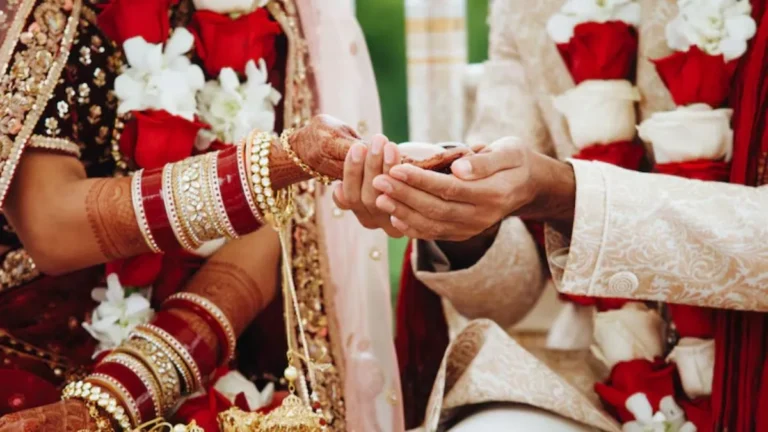 Bhiwani News: भिवानी में अग्रवाल समाज का बड़ा फैसला, शादियों में मिठाई के डिब्बों पर रोक, मिलनी तय हुई ₹100