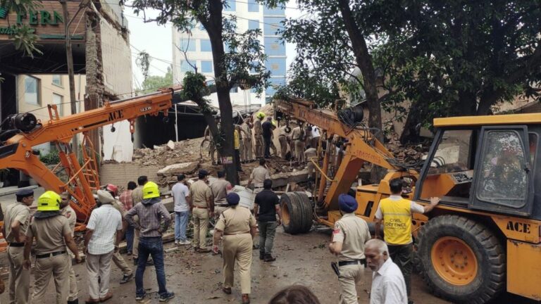 Chandigarh Building Collapse: इंडस्ट्रियल एरिया बिल्डिंग हादसे पर मानवाधिकार आयोग ने डीसी से रिपोर्ट तलब की
