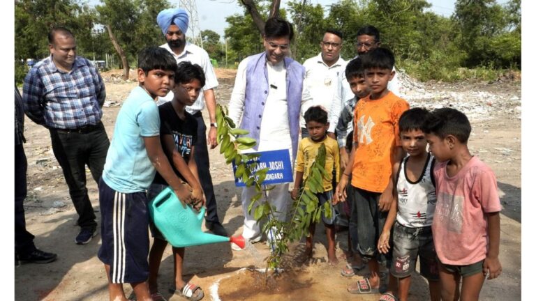 Chandigarh News: मेयर सौरभ जोशी ने कजेहड़ी में शुरू किया ‘एक पेड़ मां के नाम’ अभियान