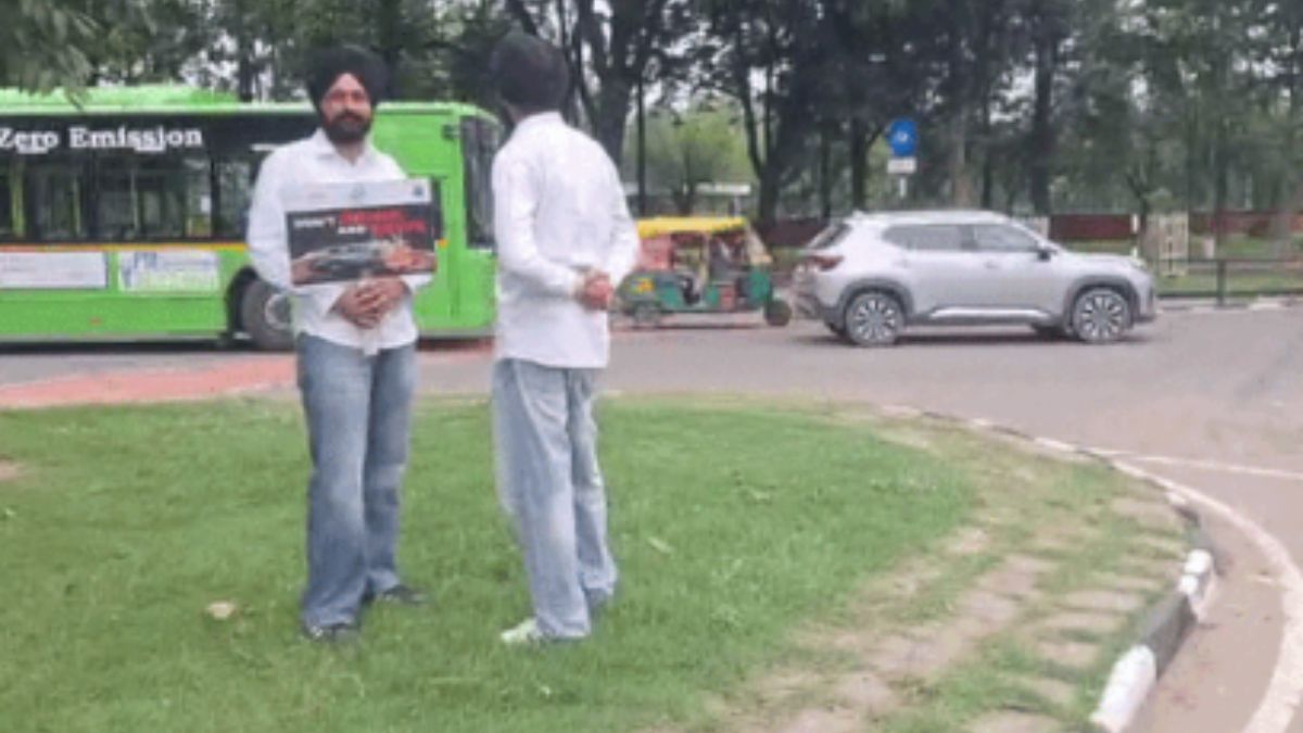 Chandigarh News: चंडीगढ़ में हंगामा करने वाले दो युवकों की बदली ड्यूटी, अब ट्रैफिक पुलिस लाइन के अंदर करेंगे जागरूकता अभियान
