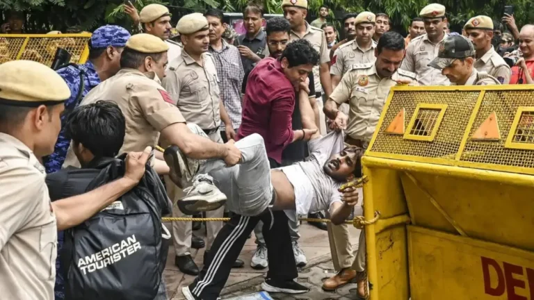 ‘संसद चलो’ प्रदर्शन में लाठीचार्ज और आंसू गैस के आरोप, AILAJ ने पुलिस कमिश्नर से की कार्रवाई की मांग