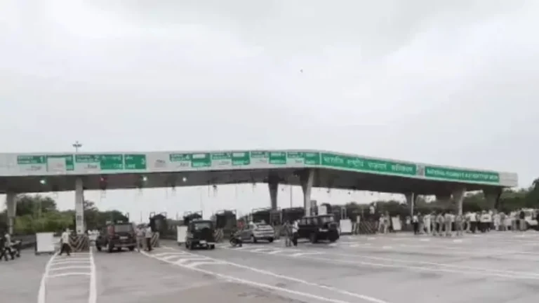 Farmers Protest Yamunanagar: गुरनाम सिंह चढ़ूनी की गिरफ्तारी पर भड़के किसान, यमुनानगर के मिल्क माजरा टोल पर लगाया जाम