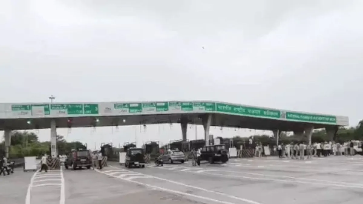 Farmers Protest Yamunanagar: गुरनाम सिंह चढ़ूनी की गिरफ्तारी पर भड़के किसान, यमुनानगर के मिल्क माजरा टोल पर लगाया जाम