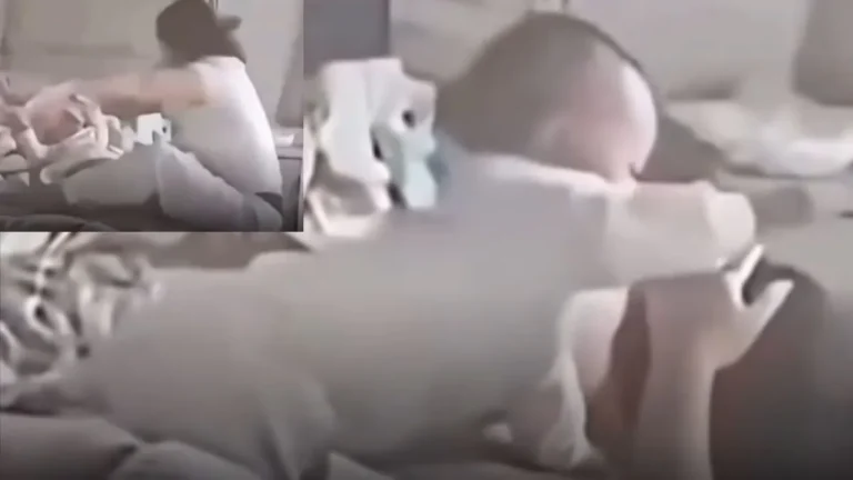 Mother Son Viral: मां को दर्द में देख तड़प उठा मासूम बच्चा, घुटनों के बल दौड़कर सहलाया सिर, देखें भावुक वीडियो