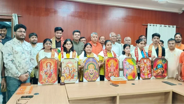 Narnaul NEET Students: जंतर-मंतर बवाल के बीच BJP का डैमेज कंट्रोल, नारनौल पहुंचे सांसद धर्मवीर सिंह ने नीट पास विद्यार्थियों को नवाजा