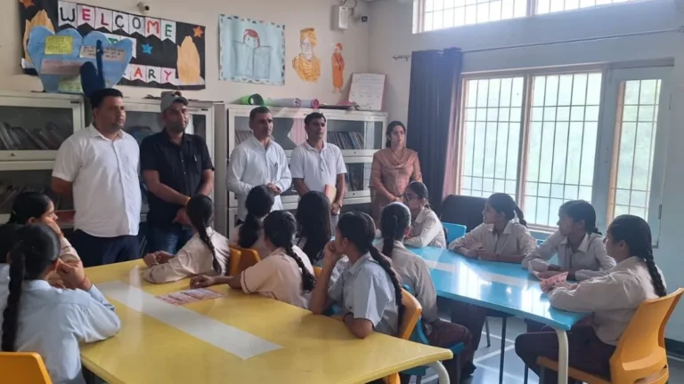 Narnaul News: नारनौल DAV पुलिस पब्लिक स्कूल में डेंगू-मलेरिया जागरूकता अभियान, स्वास्थ्य टीम ने दिए बचाव के खास टिप्स