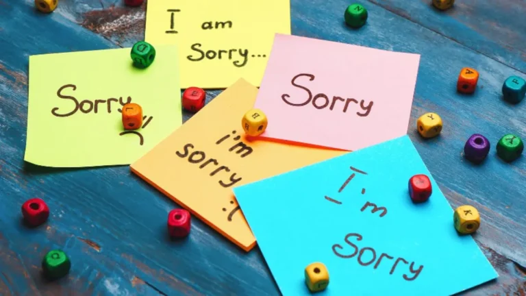 Over Apologizing Psychology: कहीं आपकी भी तो नहीं है बात-बात पर ‘सॉरी’ बोलने की आदत? मनोवैज्ञानिकों से जानिए इसके पीछे की असली वजह