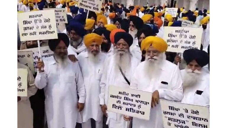 SGPC Protest: अमृतसर में फिल्म ‘सतलुज’ बैन के खिलाफ SGPC का रोष मार्च, राष्ट्रपति के नाम सौंपा ज्ञापन