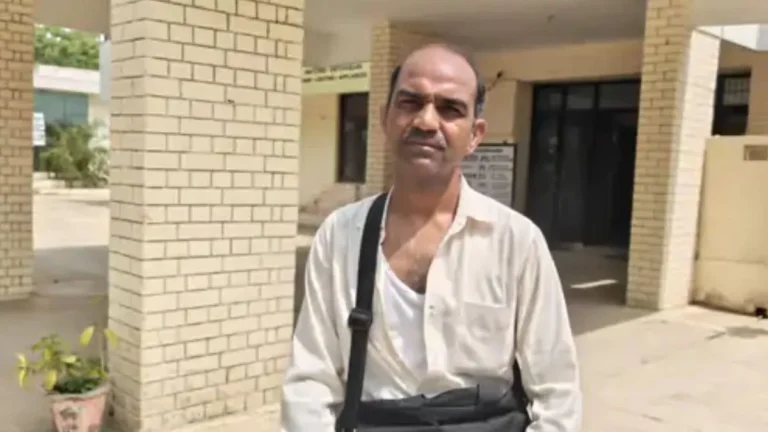Sirsa News: सिरसा में एसआईआर फॉर्म मांगने गए बीएलओ को सरेआम पीटा, कपड़े फाड़े