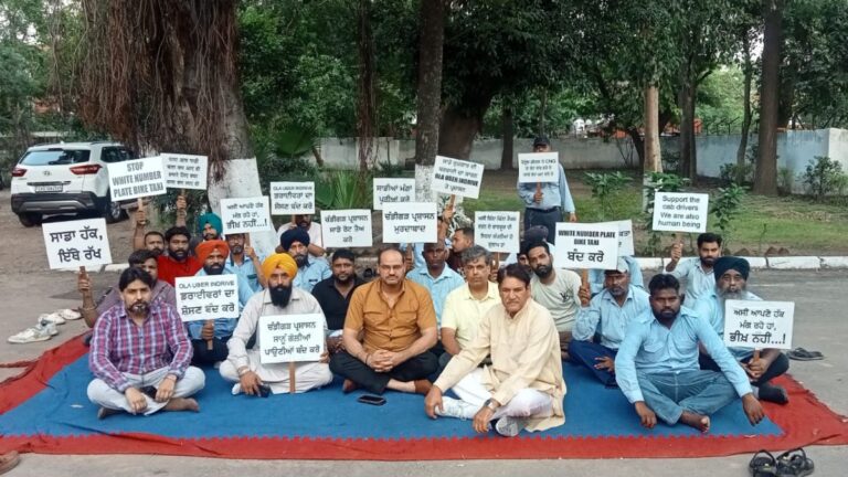 Taxi drivers’ protest: टैक्सी चालकों के समर्थन में थाने पहुंची आप, हिरासत में लिए गए चालकों की रिहाई कराई