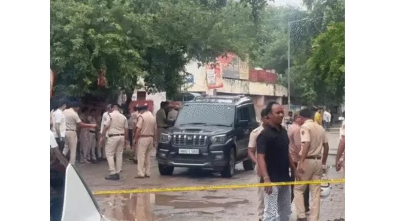 Breaking News Haryana: हरियाणा में सिटी थाने के सामने 30 राउंड फायरिंग, स्कॉर्पियो सवार 7 लोगों पर रिवॉल्वर  से हमला, सभी घायल