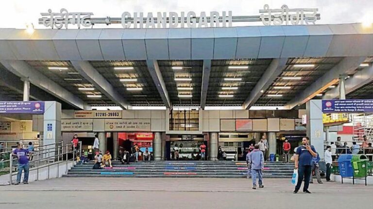 Chandigarh Railway Station: चंडीगढ़ रेलवे स्टेशन पर सितंबर में मेगा ब्लॉक की तैयारी, बदलेंगे ट्रेनों के प्लेटफार्म