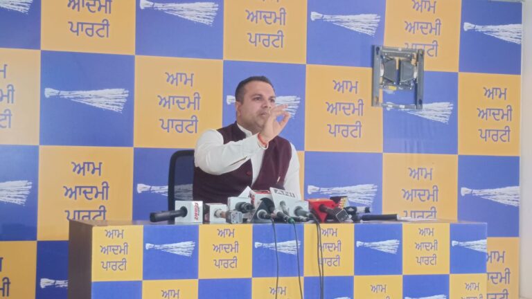 Chandigarh News: नगर निगम में कथित भ्रष्टाचार को लेकर आप का हल्लाबोल, 22 मामलों की जांच की मांग