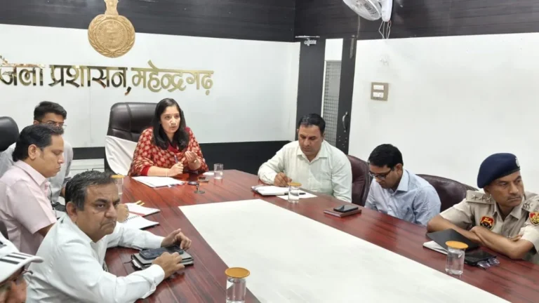 Narnaul News: ‘हर घर तिरंगा’ पोर्टल पर अपलोड करें अपनी सेल्फी, नारनौल में तैयारियों को लेकर वीसी के बाद DC अनुपमा अंजली के कड़े निर्देश