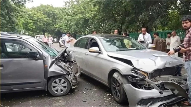 Haryana Road Accident: नरेला में हरियाणा पुलिस के दरोगा के बेटे ने मर्सिडीज से मचाया तांडव, चींटियों को आटा डाल रही बुजुर्ग की मौत