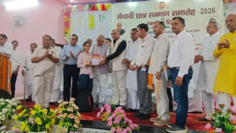 Nangal Choudhary News: 12वीं में पूरे जिले में टॉप कर बांयल की मनीषा ने रचा इतिहास, बैजनाथ ट्रस्ट ने गोल्ड मेडल से नवाजा