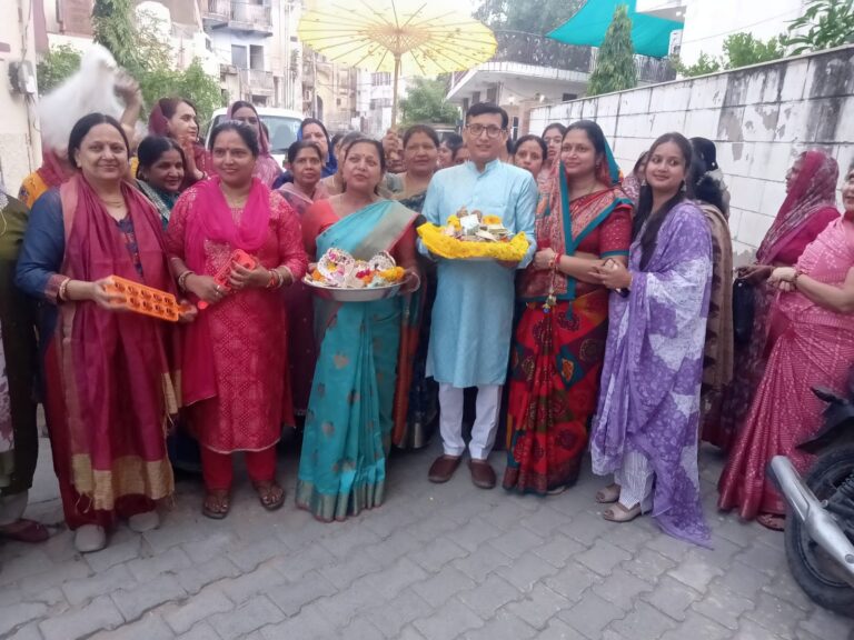 राधे-राधे नाम का संकीर्तन करते हुए निकाली प्रभात फेरी