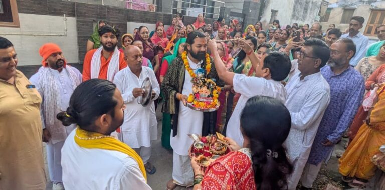 श्री राधे-राधे मित्र मंडल द्वारा 11वीं प्रभात फेरी का आयोजन