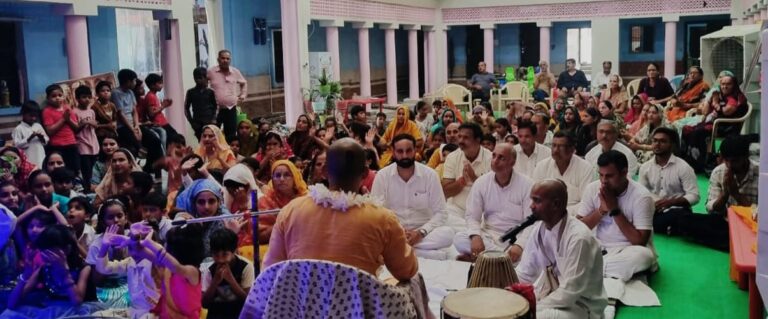 महेंद्रगढ़ सैनी सभा में इस्कॉन द्वारा राधा-कृष्ण झूलन उत्सव