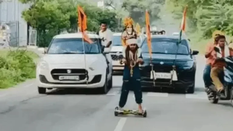 Rider Deeksha Kanwar Yatra: 105 डिग्री बुखार में भी नहीं रुकीं ‘लिटिल राइडर’ दीक्षा, बाइक खराब हुई तो होवर बोर्ड से पूरी की कांवड़ यात्रा
