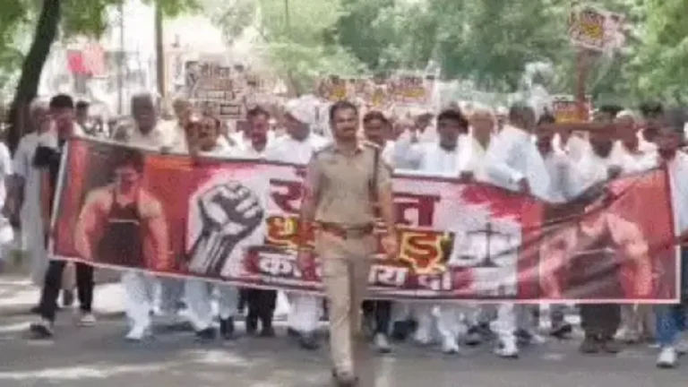 Rohtak News: लघु सचिवालय पर महिलाओं का चक्काजाम! रोहतक में बॉडी बिल्डर हत्याकांड के विरोध में उतरीं खाप पंचायतें