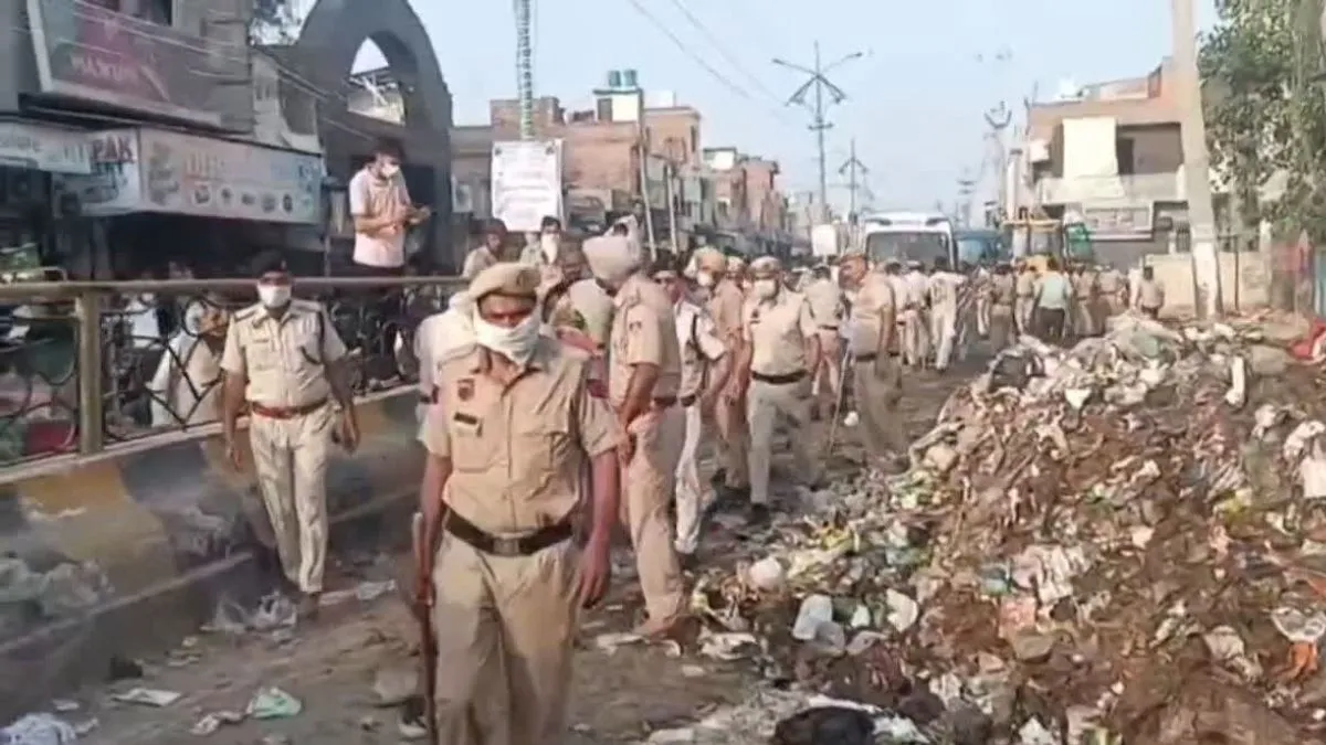 Sirsa News: सिरसा में 17वें दिन उग्र हुई सफाई कर्मचारियों की हड़ताल, 40 हिरासत में