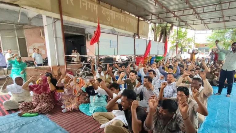 Yamunanagar News: 13 मई के समझौते को लागू करने में विफल रही सरकार, 14वें दिन भी ठप रहा नगर निगम और फायर ब्रिगेड का काम