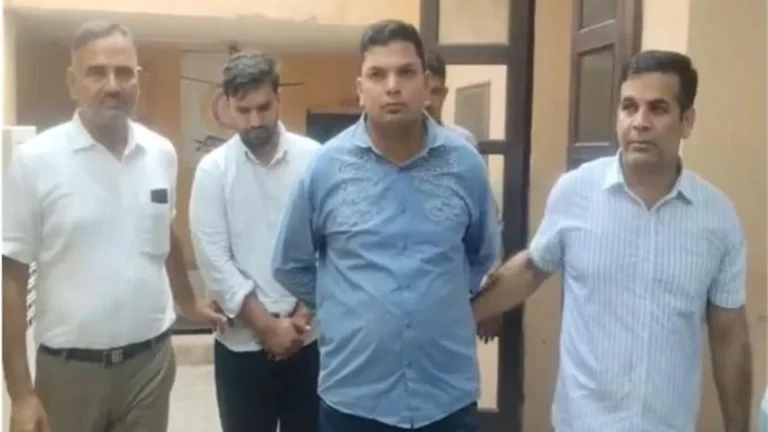 Panipat News: हड़ताल के बीच ‘चुपके से काम’ का झांसा, पानीपत में 20 हजार की रिश्वत लेते पटवारी और सहायक गिरफ्तार