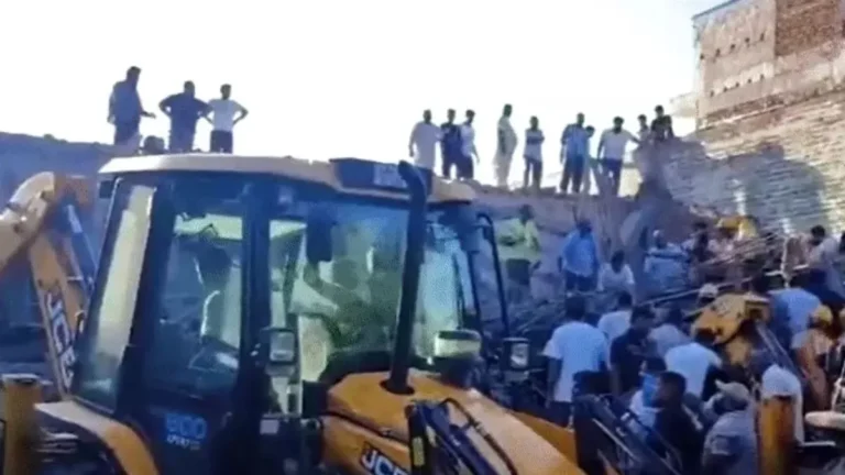 Ambala Building Collapse: अंबाला में लेंटर डालते ही गिरी 3 मंजिला इमारत, मलबे में दबे 40 से ज्यादा मजदूर, 4 की मौत