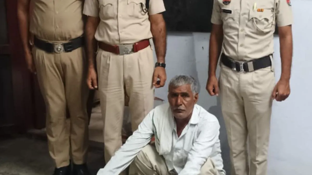 Ateli Mandi : अटेली में अवैध शराब तस्कर गिरफ्तार, पुलिस ने घर के बाहर से बरामद किए 58 पव्वे और 6 बोतल देशी शराब