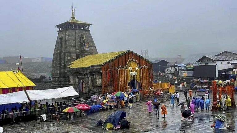 चारधाम यात्रा पर दो दिन की रोक: उत्तराखंड के कई जिलों में भारी बारिश की चेतावनी, सीएम ने दी लोगों को सतर्क रहने की हिदायत