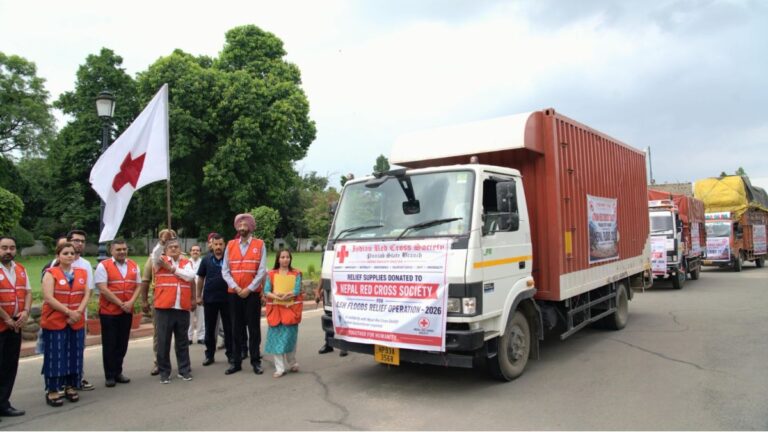 Flood Relief Trucks: नेपाल बाढ़ पीड़ितों के लिए भेजे जाने वाले 3 ट्रक मनीमाजरा में रुके, दस्तावेज पूरे न होने पर कटा चालान