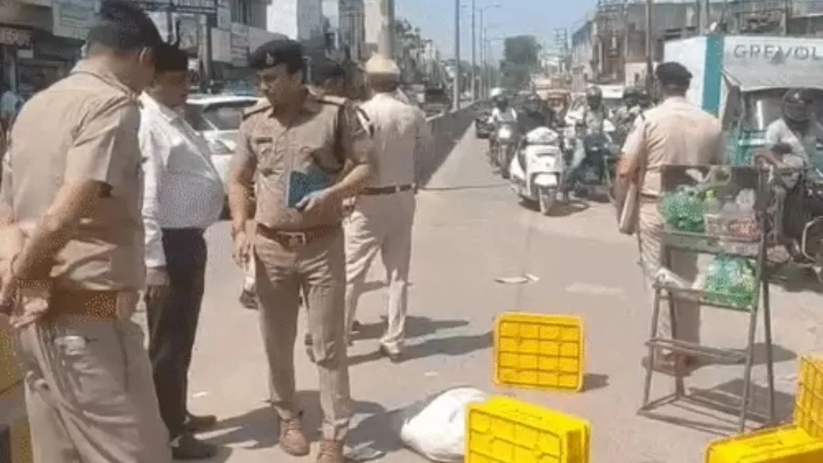 Gurugram Murder News: दिनदहाड़े पल्सर सवार बदमाशों का तांडव, बीच सड़क युवक की पेट में सटाकर मारी गोली