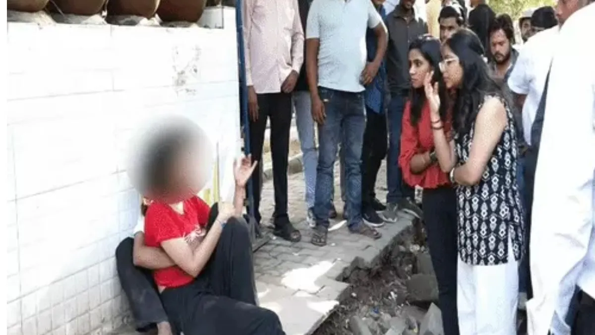 Gurugram News: गुरुग्राम में बीच सड़क फैला खौफ, लड़की के पीछे छुपकर चिल्लाया युवक, जानिए क्या है पूरा मामला