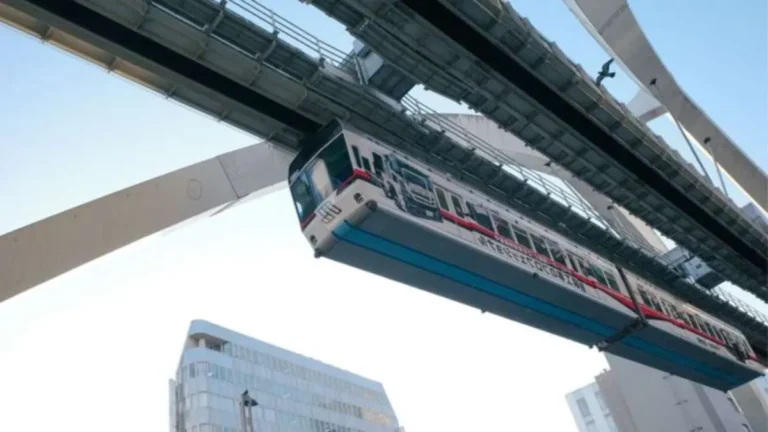 Hanging Train Suspension Technology: जमीन से ऊपर हवा में लटककर चलती हैं ये ट्रेनें! जानें किन 3 देशों के पास है यह अद्भुत तकनीक