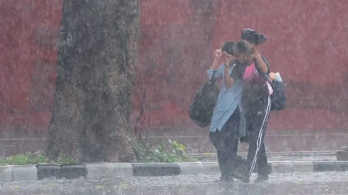 Haryana Weather: हरियाणा में फिर बदला मौसम, गुरुग्राम और फरीदाबाद समेत 6 जिलों में बारिश का येलो अलर्ट