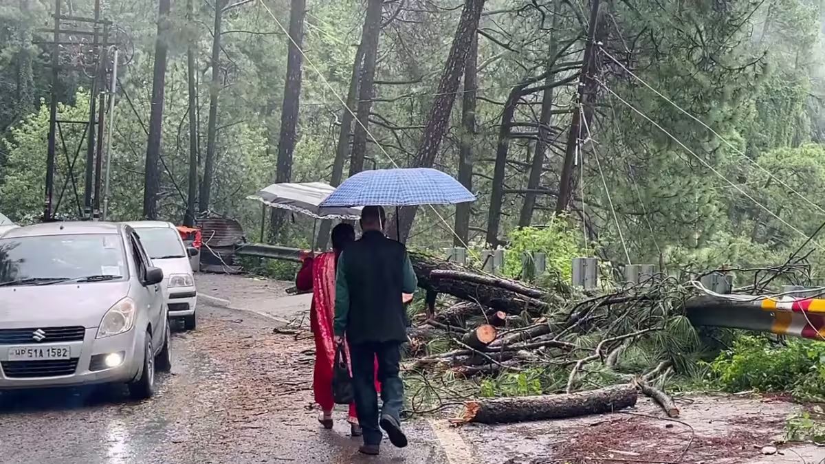 Himachal Weather Update: हिमाचल में अगले 72 घंटे बारिश का दौर, तापमान में 2-3 डिग्री गिरावट का अनुमान, 18 से कमजोर पड़ेगा मानसून
