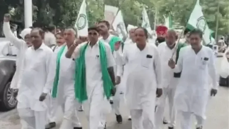 Kaithal News: कैथल में किसानों का हल्ला बोल, 15 सितंबर से धान खरीद और KCC लिमिट 5 लाख करने की मांग को लेकर प्रदर्शन