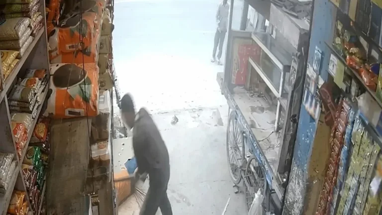 Karnal News: करनाल में खूनी खेल, दुकान खोलते ही सिरफिरे ने लोहे की रॉड से 10 सेकेंड में मार डाला, सीसीटीवी आया सामने