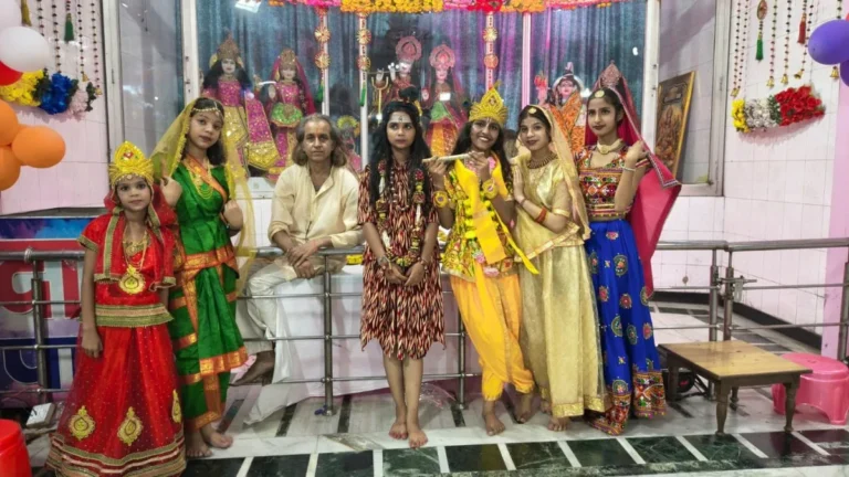 Narnaul : मध्यरात्रि भगवान के जन्मोत्सव के साथ गूंजा ‘हाथी घोड़ा पालकी, जय कन्हैया लाल की’, श्रद्धालुओं में बंटी पंजीरी