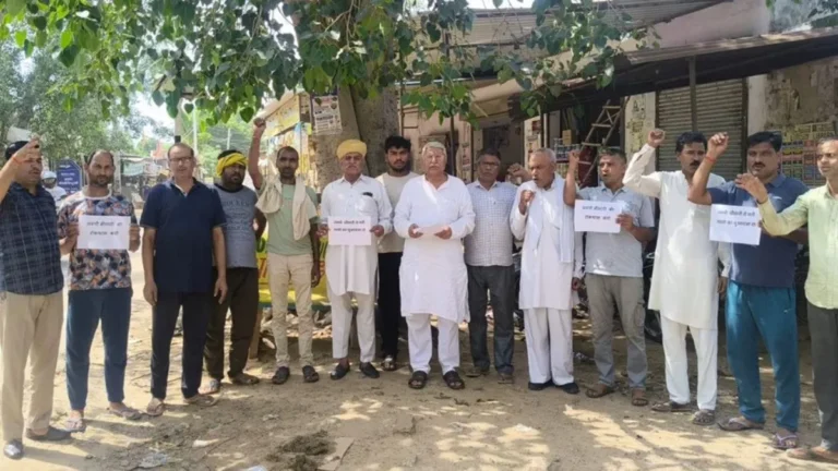Mahendragarh : लंपी वायरस की चपेट में आने से दो गोवंश की मौत, लापरवाही का आरोप लगा ग्रामीणों ने किया जोरदार प्रदर्शन
