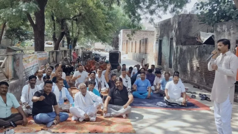 Narnaul : नारनौल में नगर पालिका कर्मचारियों की हड़ताल का 37वां दिन, महापंचायत के समर्थन से आंदोलन हुआ और तेज