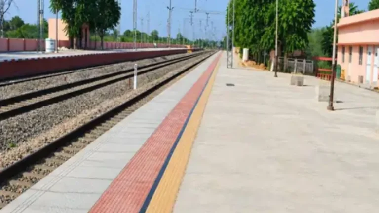 Narnaul : अमरपुर जोरासी रेलवे स्टेशन पर प्लेटफॉर्म की ऊंचाई बढ़ाने का कार्य हुआ पूरा, ट्रेन में चढ़ने और उतरने के दौरान यात्रियों को होगी अब अधिक सुविधा