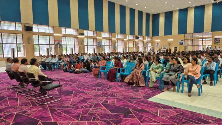 Narnaul : राजकीय महाविद्यालय नारनौल में नए विद्यार्थियों के लिए ओरिएंटेशन प्रोग्राम आयोजित, प्राचार्य डॉ. कृष्ण कुमार ने विद्यार्थियों के सर्वांगीण विकास पर दिया जोर