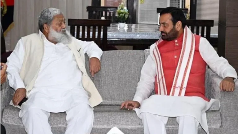Ambala News: अंबाला में मुख्यमंत्री सैनी और मंत्री अनिल विज की मुलाकात, जनसेवा पर हुई चर्चा