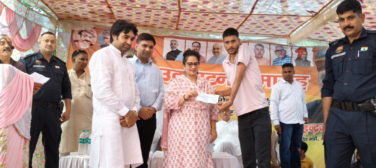 Narnaul: स्वास्थ्य मंत्री ने मोहनपुर व कोका गांवों में किया 90 लाख के विकास कार्यों का लोकार्पण, दुर्घटना में घायल किसानों को सौंपे आर्थिक सहायता के चेक