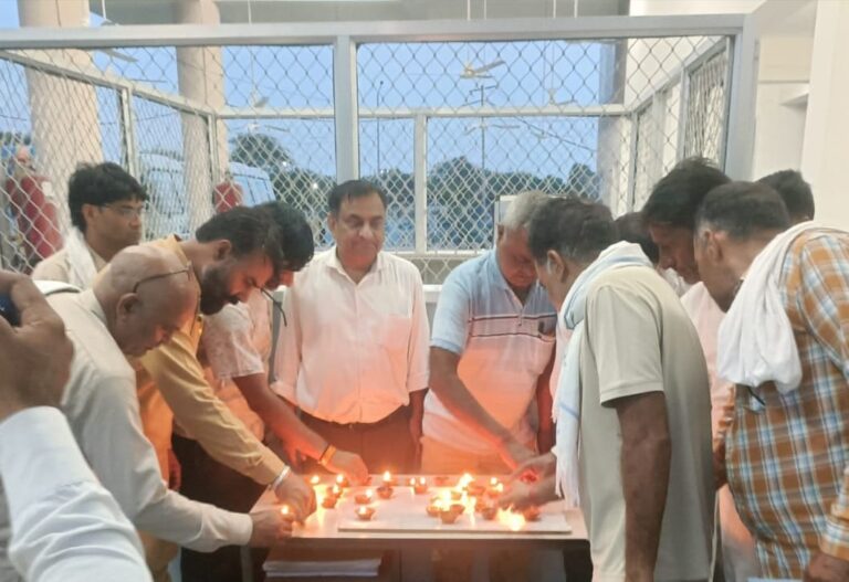 Narnaul: प्रधानमंत्री नरेंद्र मोदी के जन्मदिवस पर एसडीएम उदय सिंह ने जलाया ‘आशीर्वाद का दीया’