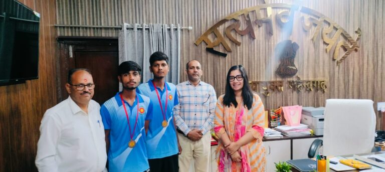 Narnaul: जूनियर व सीनियर राज्य स्तरीय तीरंदाजी में दो कांस्य, उपायुक्त ने विजेताओं को किया सम्मानित